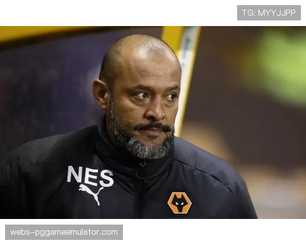 退役后卫费迪南德在专栏中分析,现代中卫出球能力已成为必备素质。 退役后卫费迪南德在专栏中分析,现代中卫出球能力已成为必备素质。